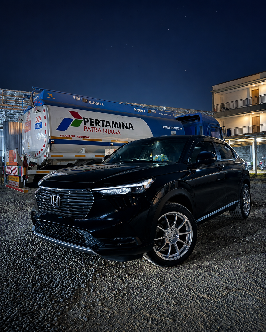 Armada kendaraan premium TransportDiBali di garasi
